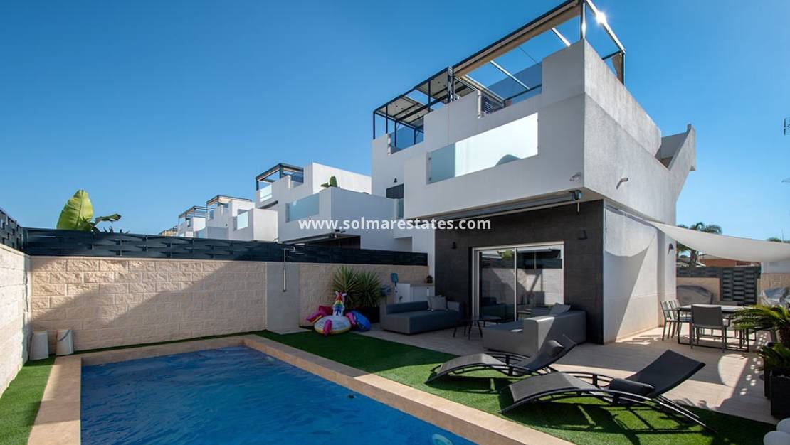 3 quarto Moradia Geminada para venda em Ciudad Quesada com piscina - 399 000 € (Ref: 9830010)