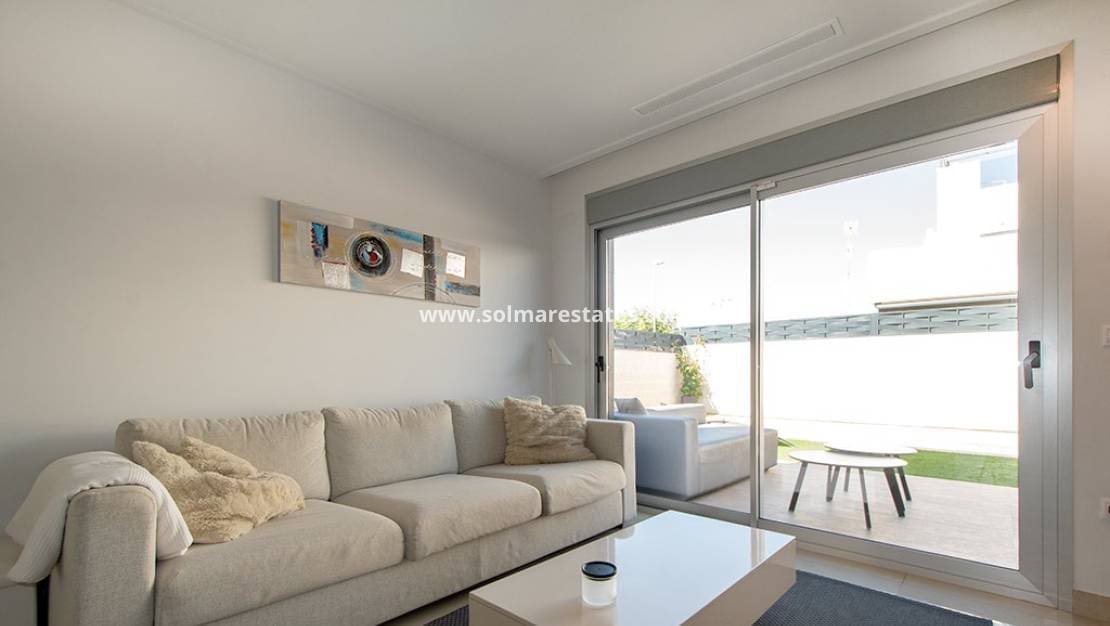3 quarto Moradia Geminada para venda em Ciudad Quesada com piscina - 399 000 € (Ref: 9830010)