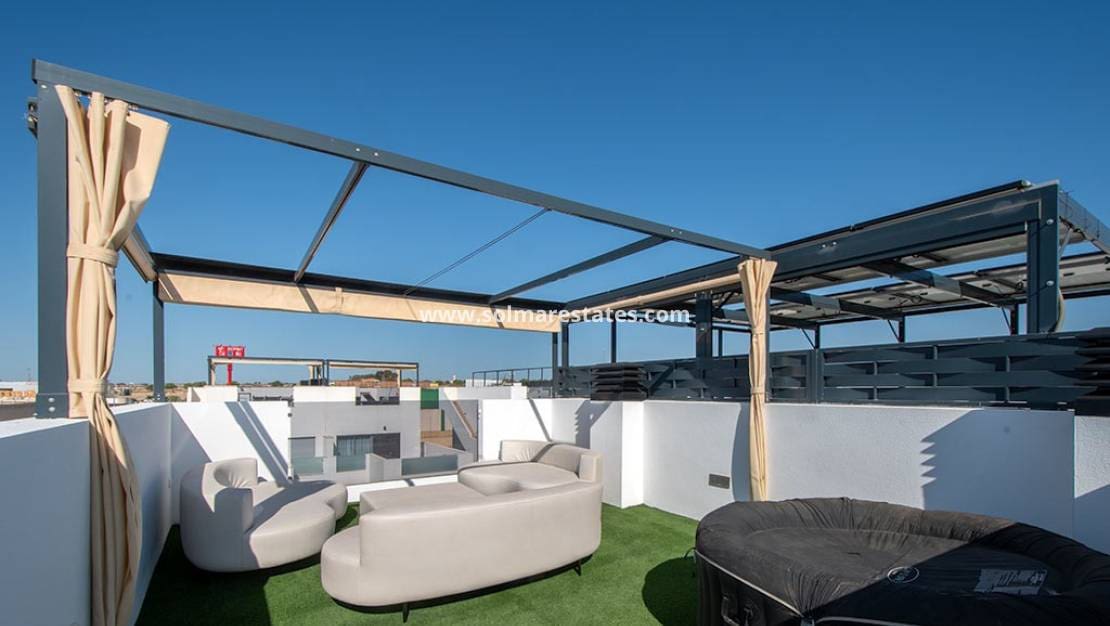 3 quarto Moradia Geminada para venda em Ciudad Quesada com piscina - 399 000 € (Ref: 9830010)