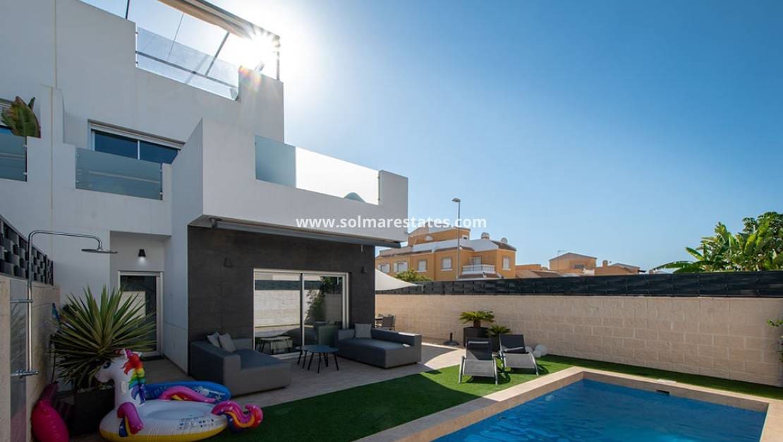 3 quarto Moradia Geminada para venda em Ciudad Quesada com piscina - 399 000 € (Ref: 9830010)