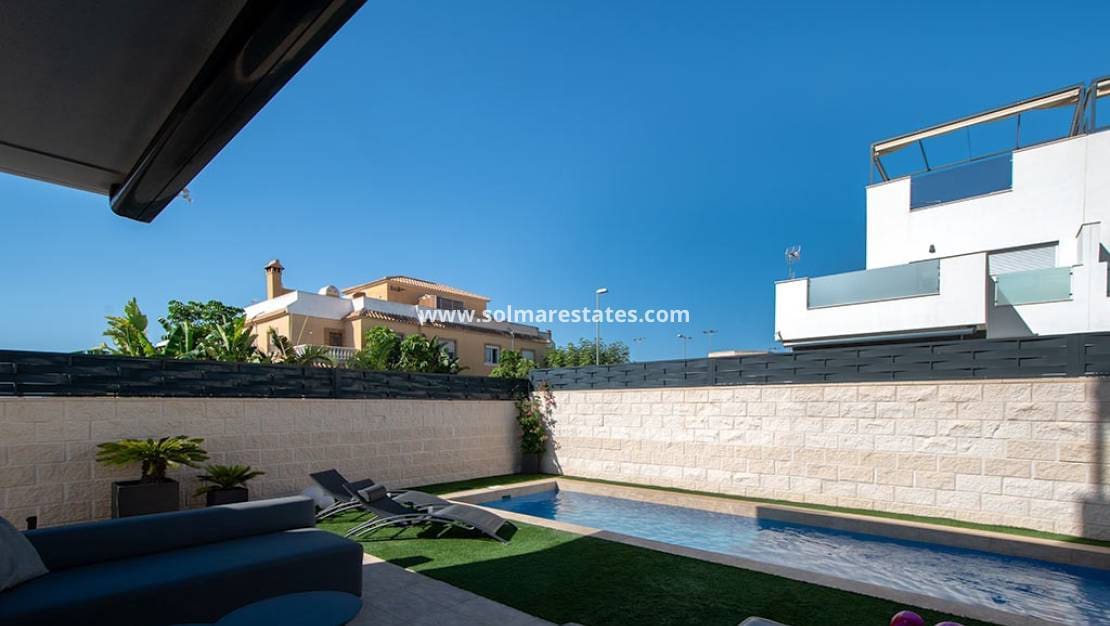 3 quarto Moradia Geminada para venda em Ciudad Quesada com piscina - 399 000 € (Ref: 9830010)