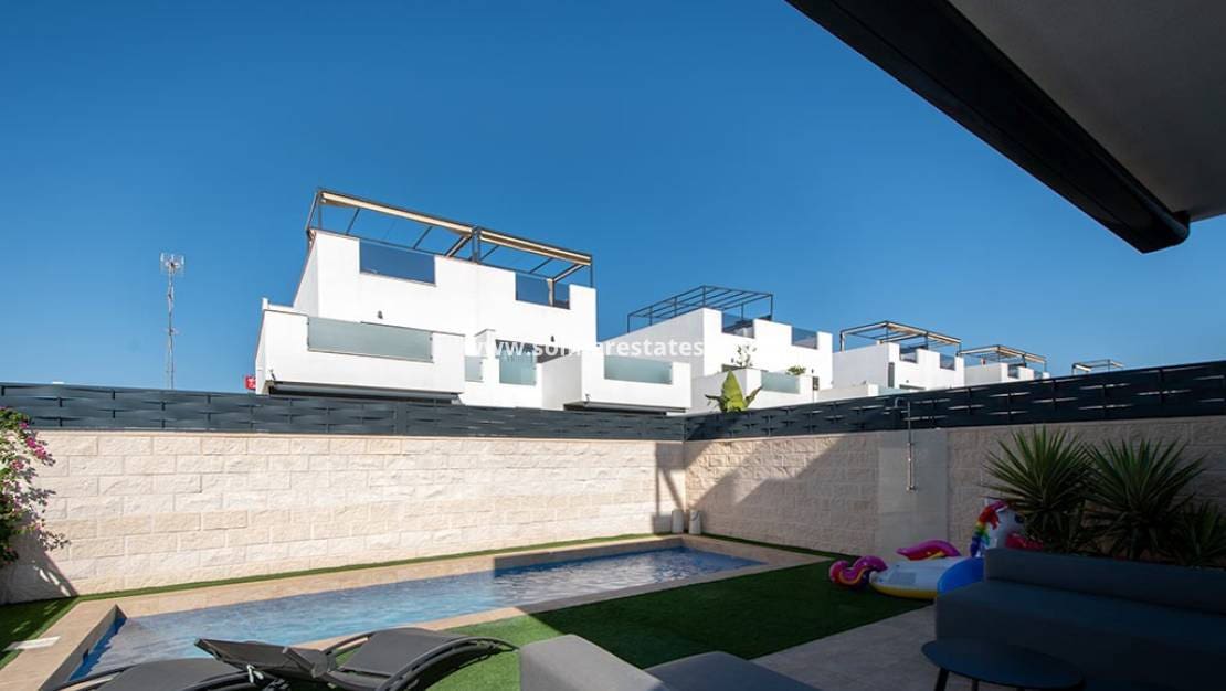 3 quarto Moradia Geminada para venda em Ciudad Quesada com piscina - 399 000 € (Ref: 9830010)