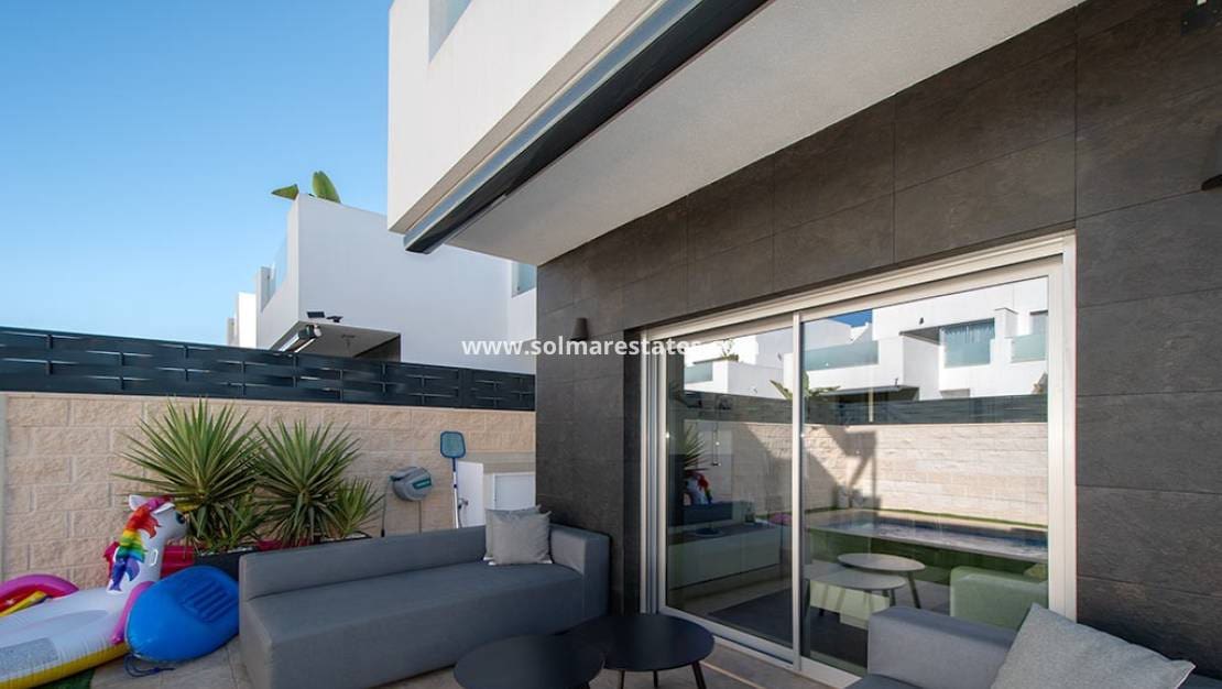 3 quarto Moradia Geminada para venda em Ciudad Quesada com piscina - 399 000 € (Ref: 9830010)