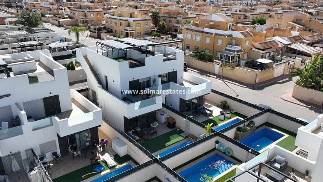 3 quarto Moradia Geminada para venda em Ciudad Quesada com piscina - 399 000 € (Ref: 9830010)
