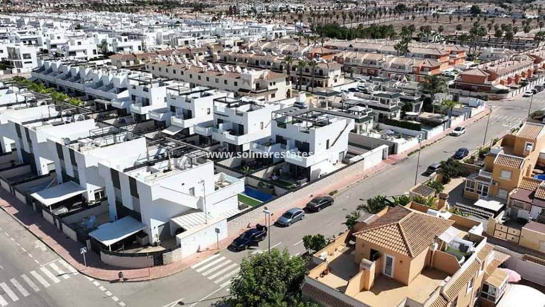 3 quarto Moradia Geminada para venda em Ciudad Quesada com piscina - 399 000 € (Ref: 9830010)