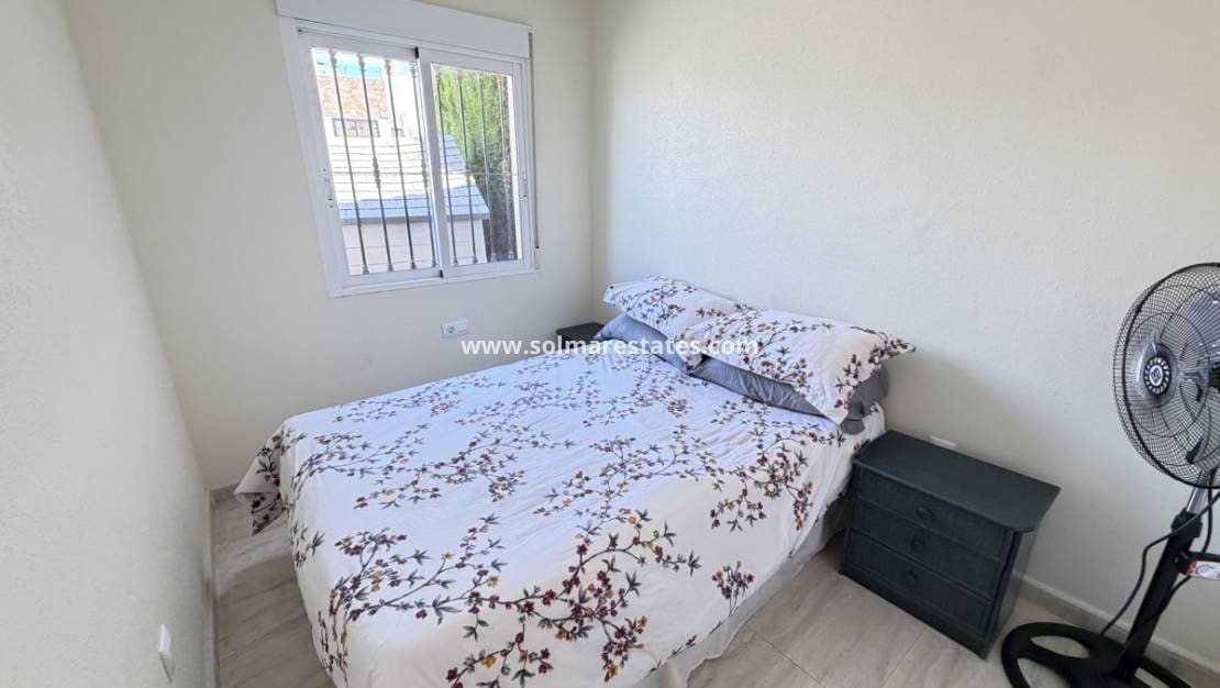2 sypialnia Apartament na sprzedaż w Villamartin z basenem - 199 995 € (Ref: 9831967)