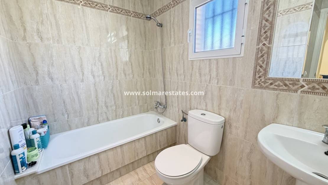 2 sypialnia Apartament na sprzedaż w Villamartin z basenem - 199 995 € (Ref: 9831967)