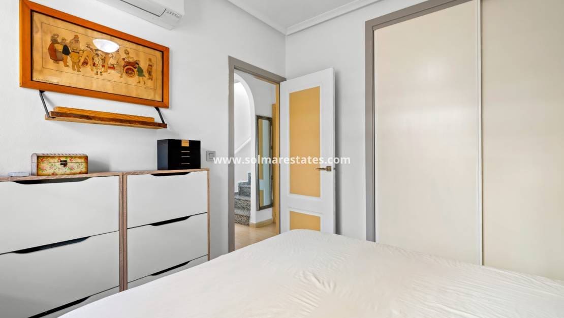 3 camera da letto Villa in vendita in El Raso con piscina - 350.000 € (Rif: 9832292)