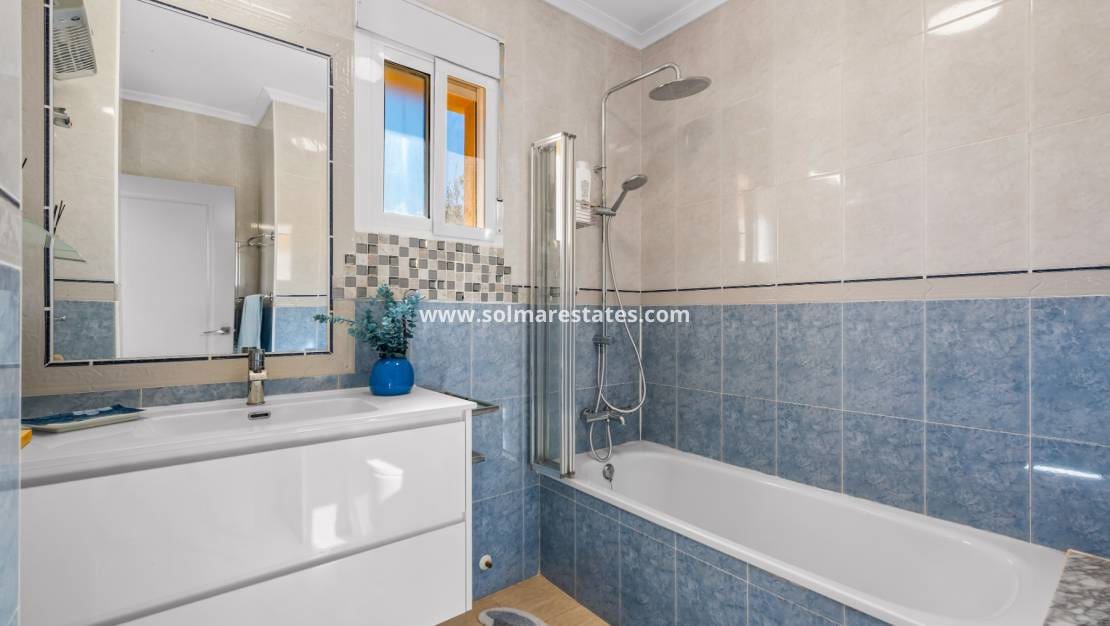 3 camera da letto Villa in vendita in El Raso con piscina - 350.000 € (Rif: 9832292)
