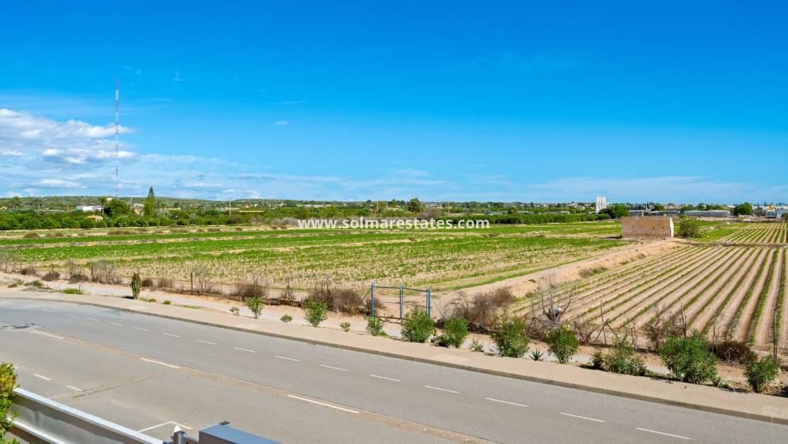 3 camera da letto Villa in vendita in El Raso con piscina - 350.000 € (Rif: 9832292)