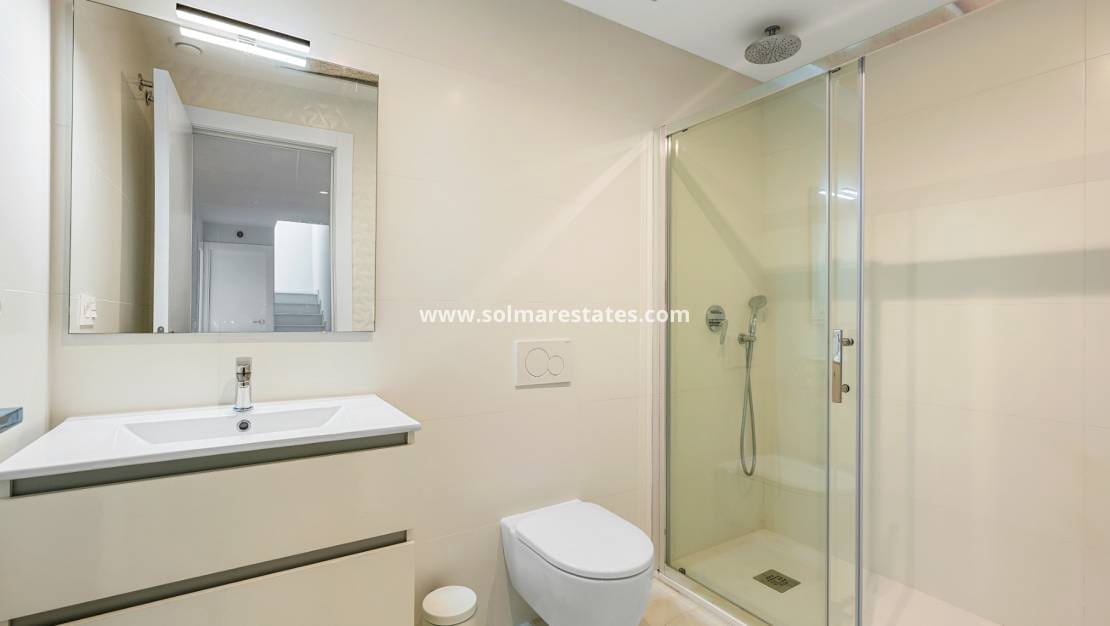 4 sovrum Villa till salu i Cabo Roig med pool - 599 000 € (Ref: 9832294)