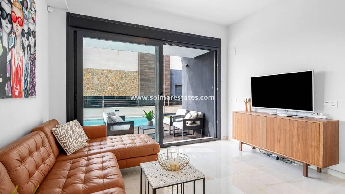 4 sovrum Villa till salu i Cabo Roig med pool - 599 000 € (Ref: 9832294)