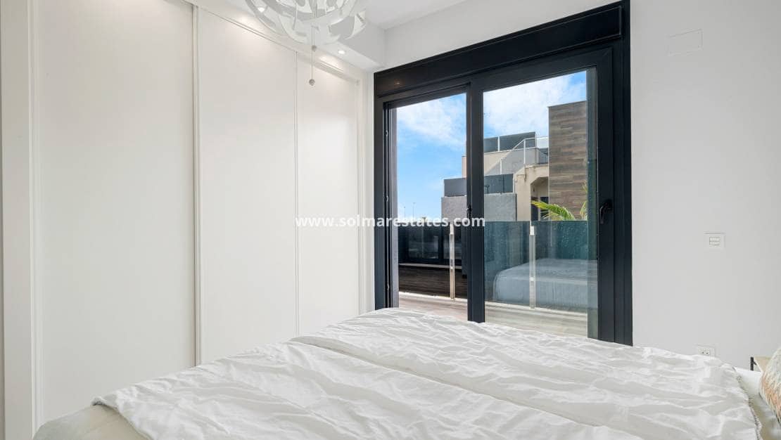 4 sovrum Villa till salu i Cabo Roig med pool - 599 000 € (Ref: 9832294)