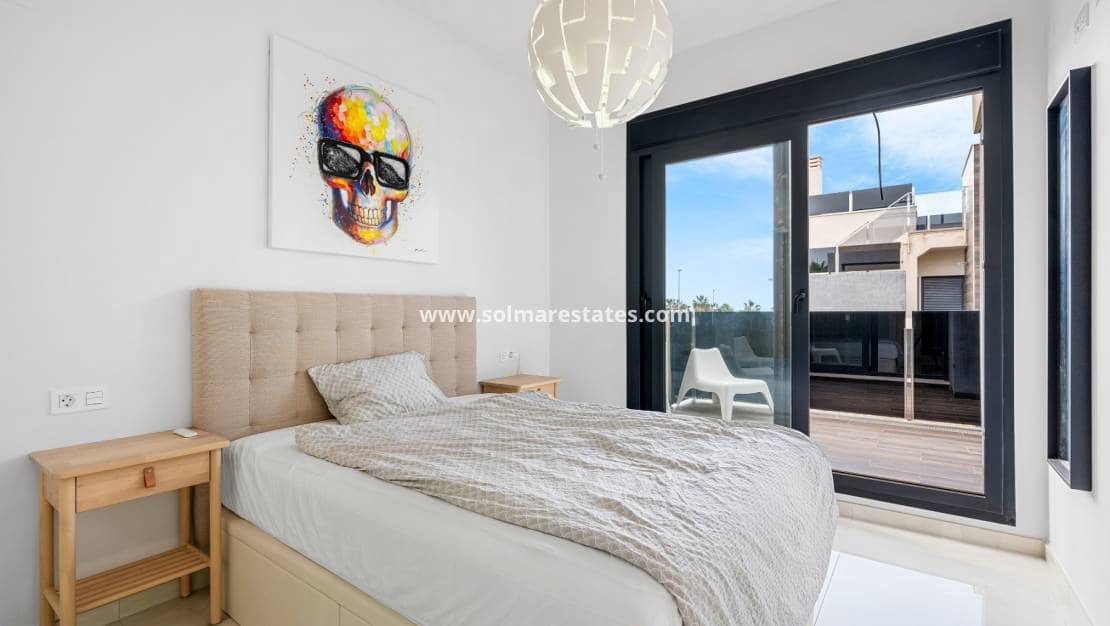4 sovrum Villa till salu i Cabo Roig med pool - 599 000 € (Ref: 9832294)