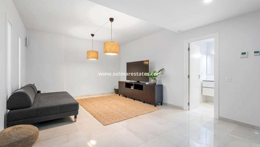4 sovrum Villa till salu i Cabo Roig med pool - 599 000 € (Ref: 9832294)