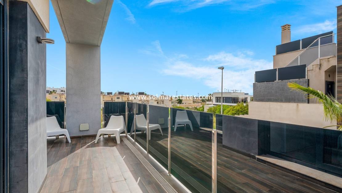 4 sovrum Villa till salu i Cabo Roig med pool - 599 000 € (Ref: 9832294)