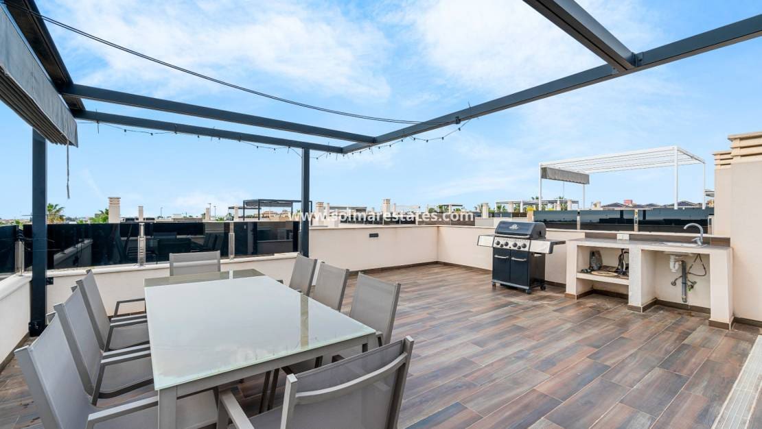 4 sovrum Villa till salu i Cabo Roig med pool - 599 000 € (Ref: 9832294)