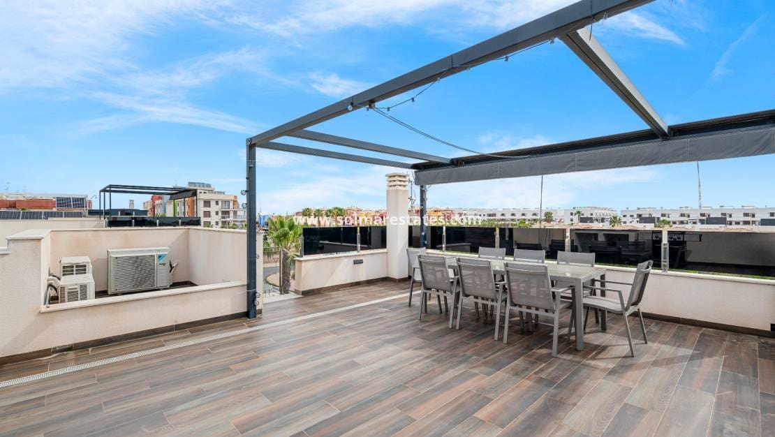 4 sovrum Villa till salu i Cabo Roig med pool - 599 000 € (Ref: 9832294)