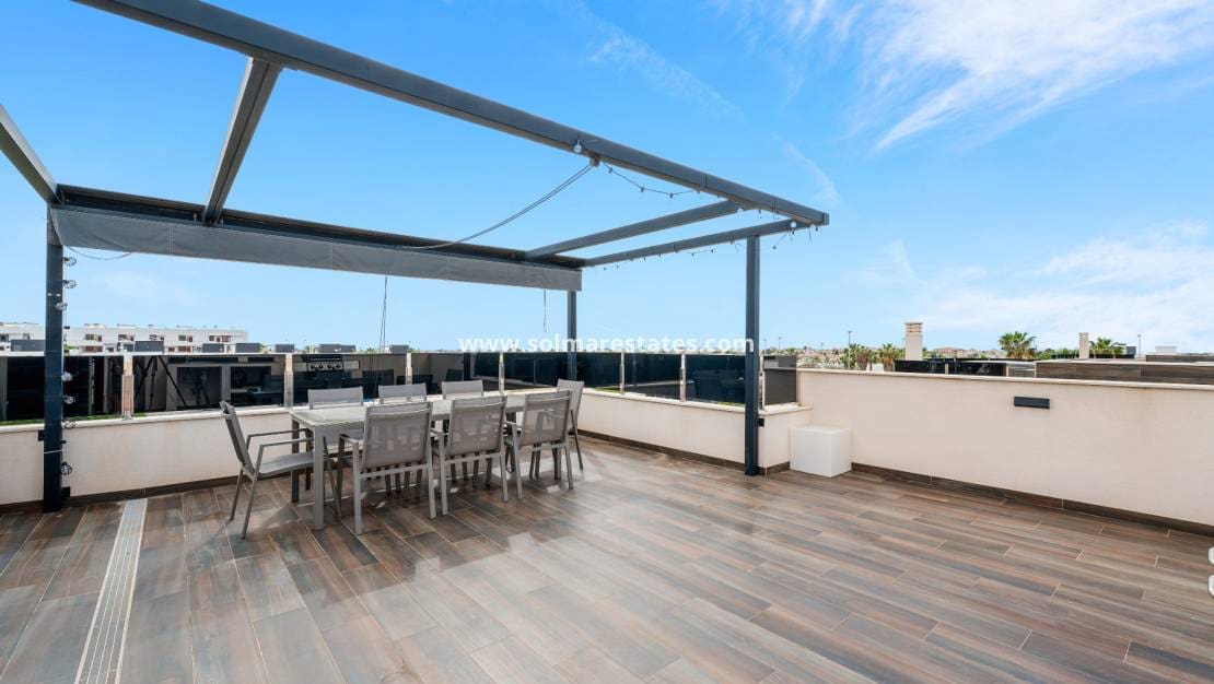 4 sovrum Villa till salu i Cabo Roig med pool - 599 000 € (Ref: 9832294)