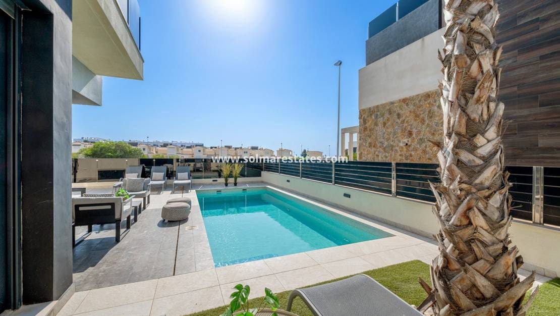 4 sovrum Villa till salu i Cabo Roig med pool - 599 000 € (Ref: 9832294)