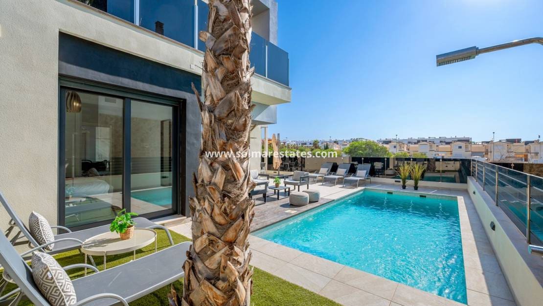 4 sovrum Villa till salu i Cabo Roig med pool - 599 000 € (Ref: 9832294)