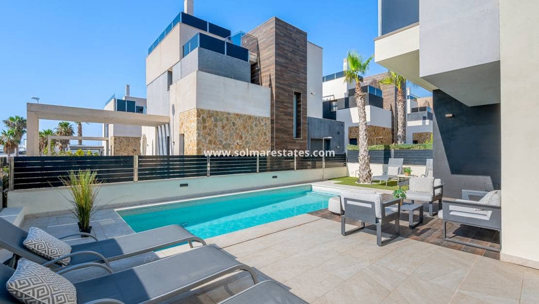 4 sovrum Villa till salu i Cabo Roig med pool - 599 000 € (Ref: 9832294)