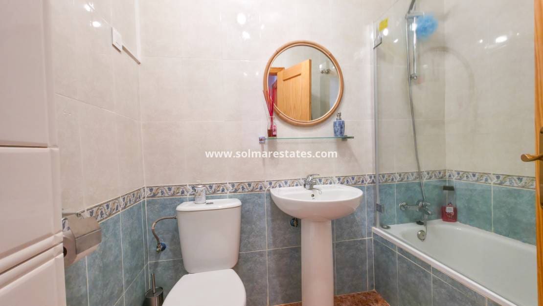 2 bedroom Apartment for sale in Los Montesinos with pool - € 135,000 (Ref: 9832297)