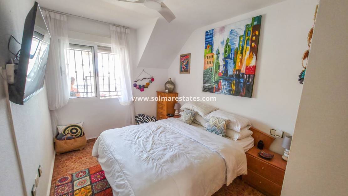 2 bedroom Apartment for sale in Los Montesinos with pool - € 135,000 (Ref: 9832297)