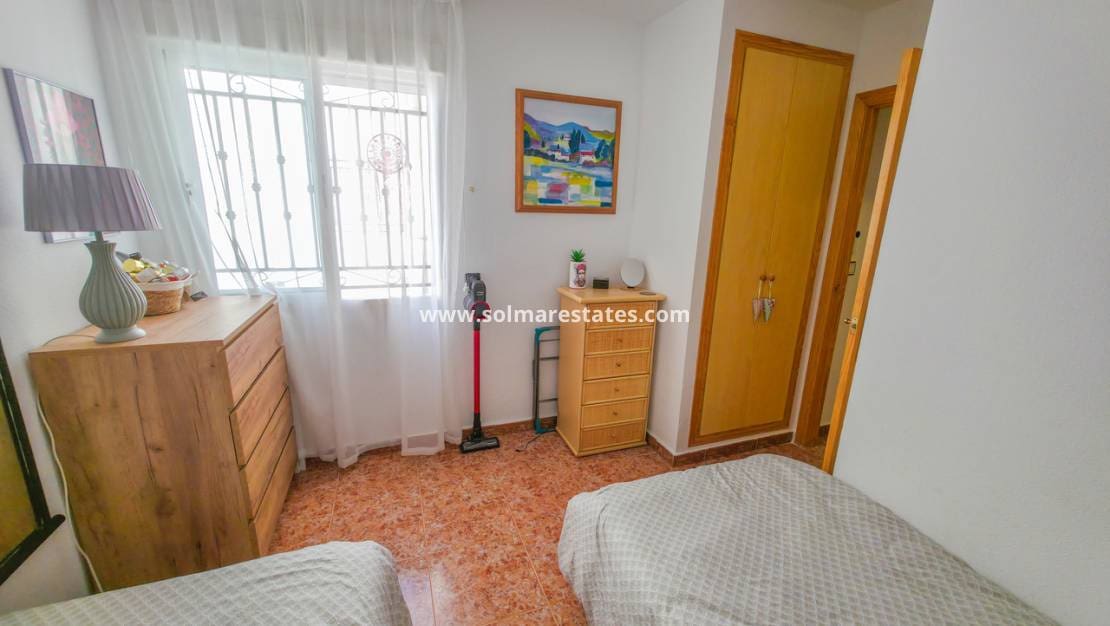 2 bedroom Apartment for sale in Los Montesinos with pool - € 135,000 (Ref: 9832297)