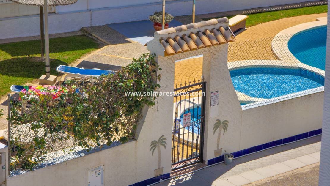 2 bedroom Apartment for sale in Los Montesinos with pool - € 135,000 (Ref: 9832297)