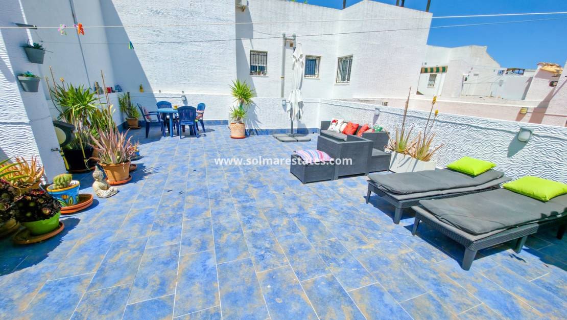 2 bedroom Apartment for sale in Los Montesinos with pool - € 135,000 (Ref: 9832297)