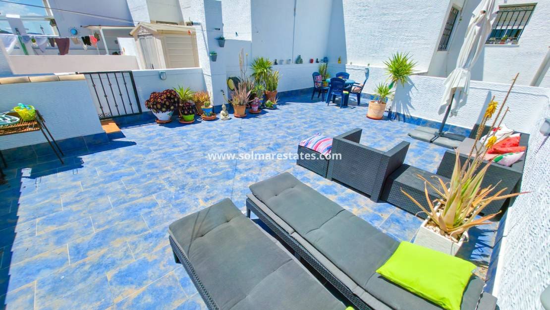 2 bedroom Apartment for sale in Los Montesinos with pool - € 135,000 (Ref: 9832297)