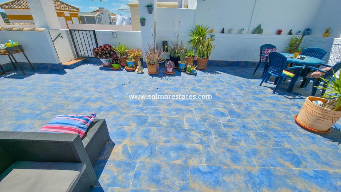 2 bedroom Apartment for sale in Los Montesinos with pool - € 135,000 (Ref: 9832297)