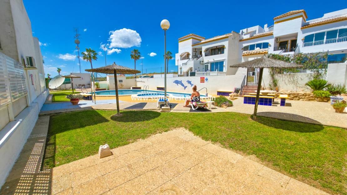 2 bedroom Apartment for sale in Los Montesinos with pool - € 135,000 (Ref: 9832297)