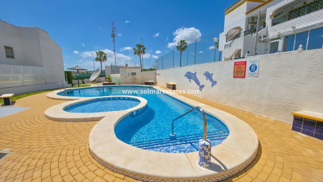 2 bedroom Apartment for sale in Los Montesinos with pool - € 135,000 (Ref: 9832297)