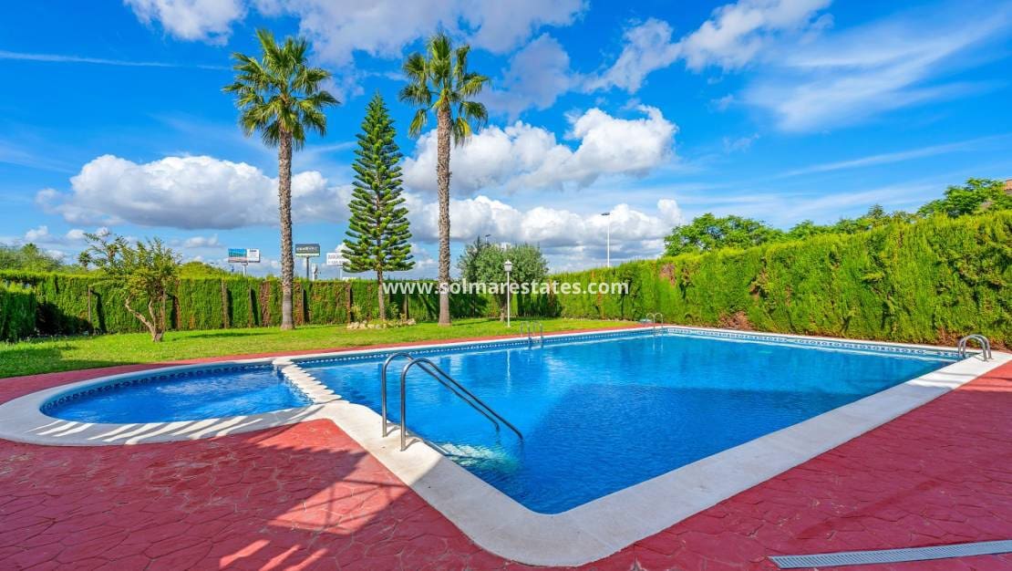 2 chambre Appartement à vendre à Torrevieja avec piscine - 149 000 € (Ref: 9832298)
