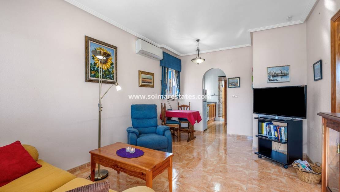 2 chambre Appartement à vendre à Torrevieja avec piscine - 149 000 € (Ref: 9832298)