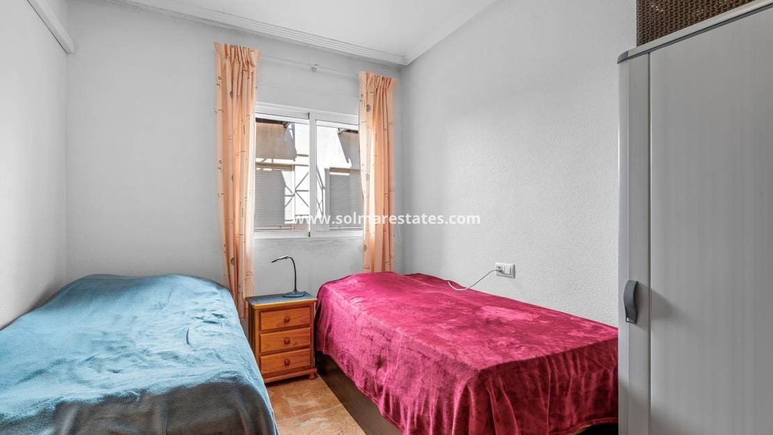 2 chambre Appartement à vendre à Torrevieja avec piscine - 149 000 € (Ref: 9832298)