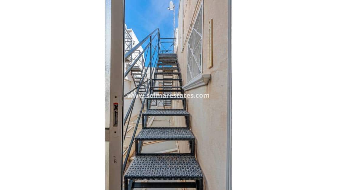 2 chambre Appartement à vendre à Torrevieja avec piscine - 149 000 € (Ref: 9832298)