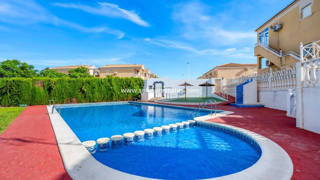 2 chambre Appartement à vendre à Torrevieja avec piscine - 149 000 € (Ref: 9832298)