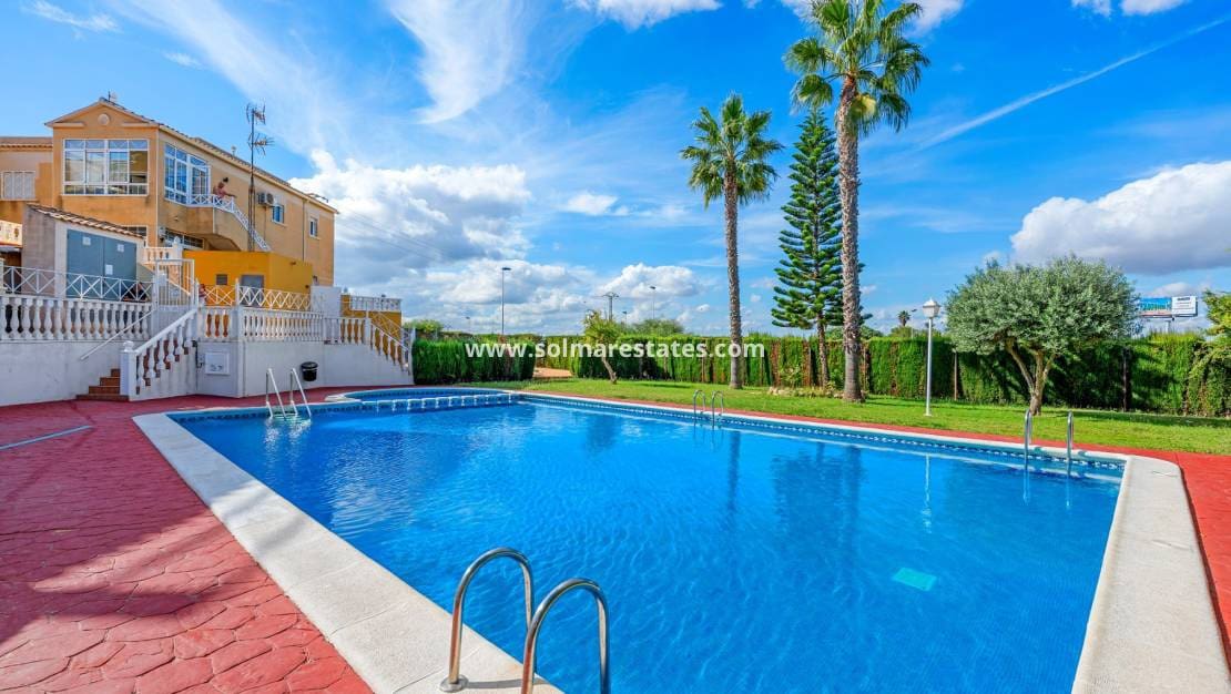 2 chambre Appartement à vendre à Torrevieja avec piscine - 149 000 € (Ref: 9832298)