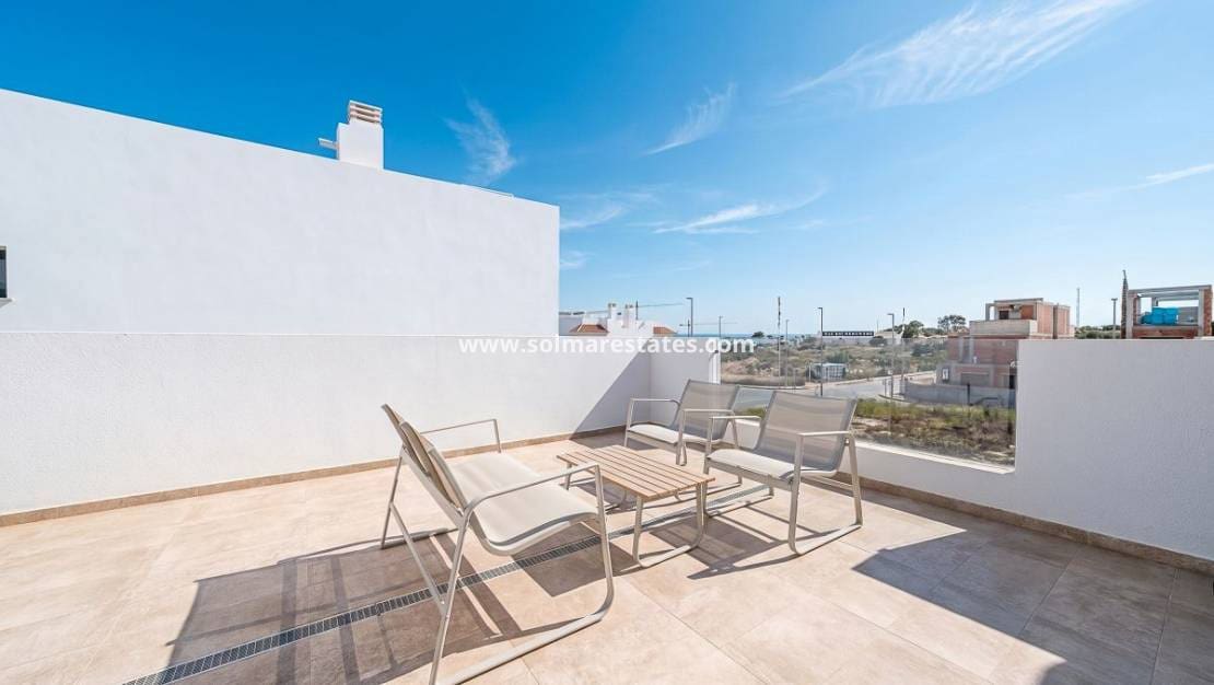 3 makuuhuone Huvila myytävänä paikassa Ciudad Quesada mukana uima-altaan - 499 000 € (Ref: 9832299)