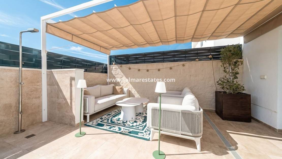 3 makuuhuone Huvila myytävänä paikassa Ciudad Quesada mukana uima-altaan - 499 000 € (Ref: 9832299)