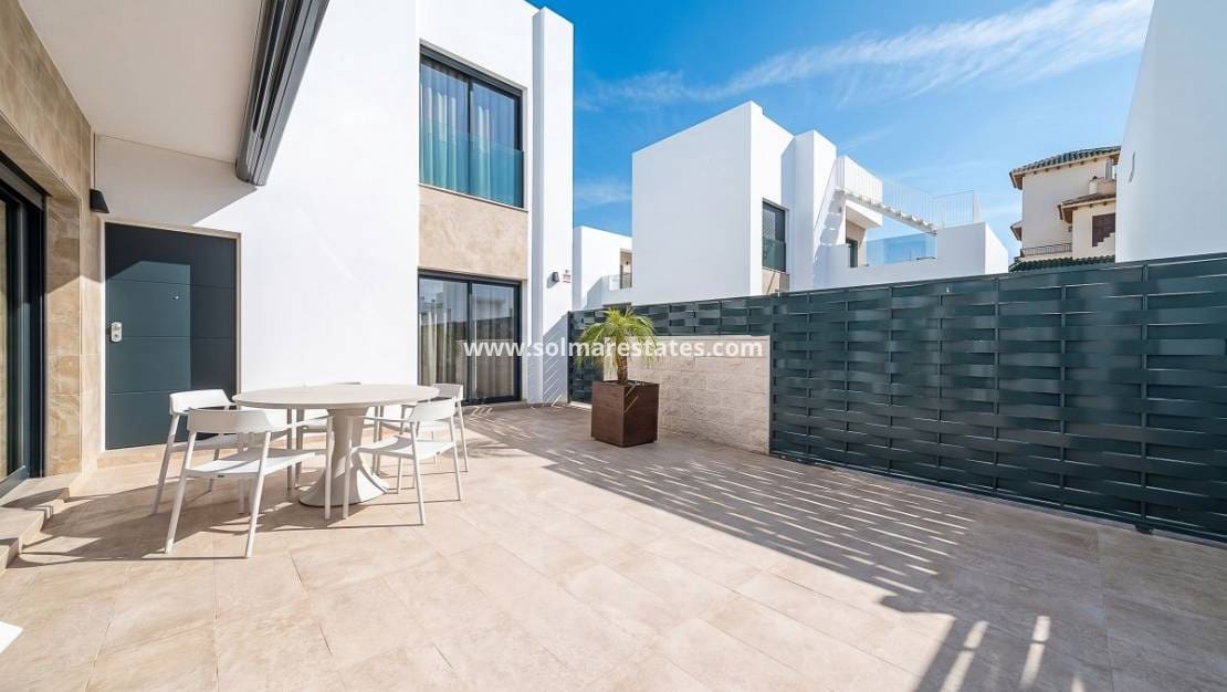 3 makuuhuone Huvila myytävänä paikassa Ciudad Quesada mukana uima-altaan - 499 000 € (Ref: 9832299)