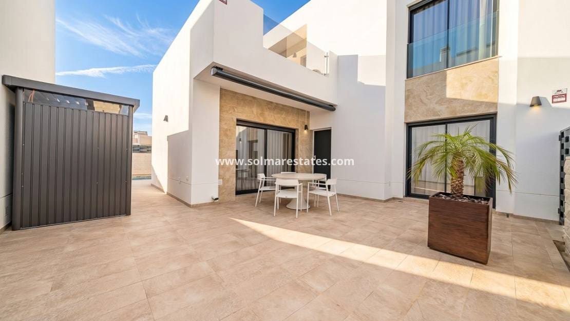 3 makuuhuone Huvila myytävänä paikassa Ciudad Quesada mukana uima-altaan - 499 000 € (Ref: 9832299)