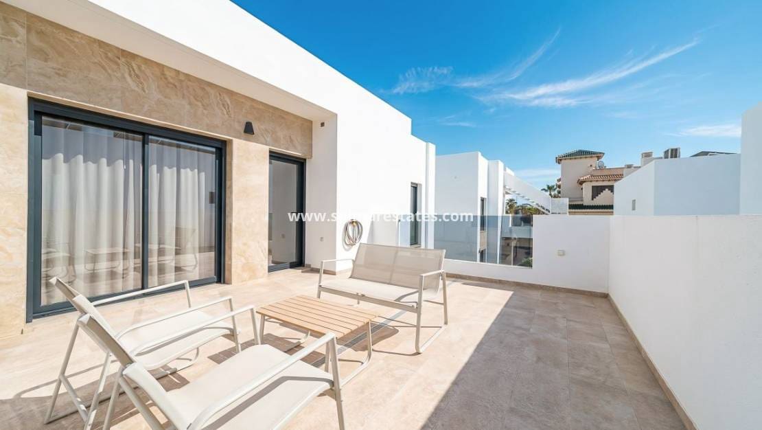 3 makuuhuone Huvila myytävänä paikassa Ciudad Quesada mukana uima-altaan - 499 000 € (Ref: 9832299)