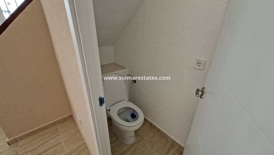2 makuuhuone Omakotitalo myytävänä paikassa La Marina - 129 000 € (Ref: 9834236)