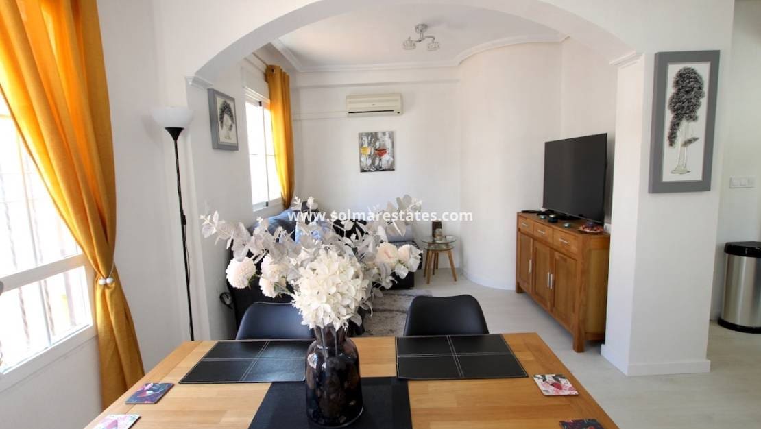 2 makuuhuone Rivitalo myytävänä paikassa Cabo Roig mukana uima-altaan - 235 000 € (Ref: 9834237)