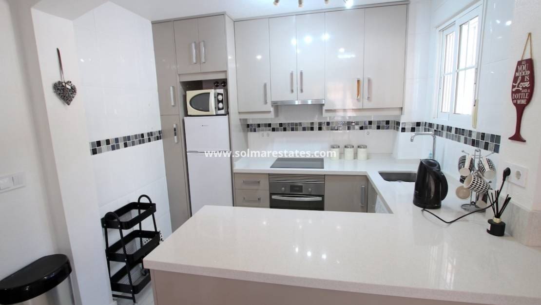 2 makuuhuone Rivitalo myytävänä paikassa Cabo Roig mukana uima-altaan - 235 000 € (Ref: 9834237)