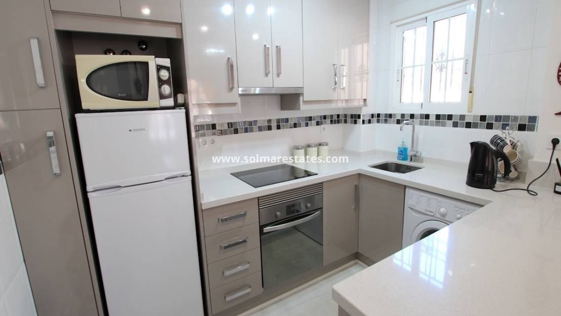 2 makuuhuone Rivitalo myytävänä paikassa Cabo Roig mukana uima-altaan - 235 000 € (Ref: 9834237)